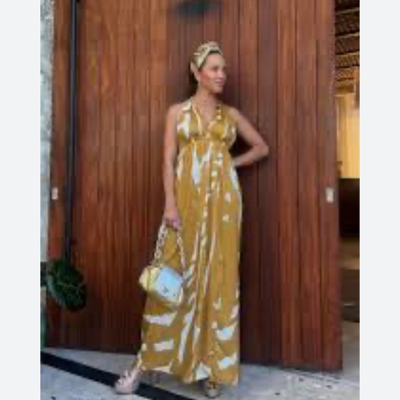 Diarrablu Mailys Convertible Maxi Dress
ii6 - Picture 1 of 7